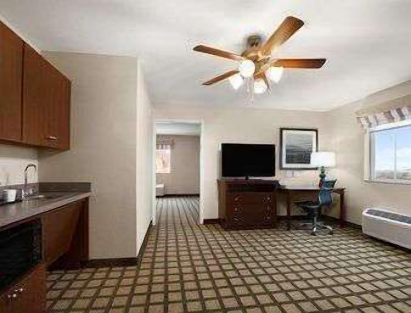 Baymont Inn & Suites By Wyndham אודסה מראה חיצוני תמונה